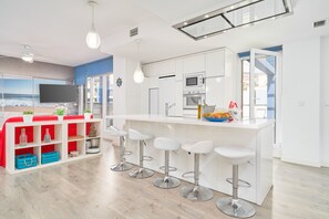 Fridge, microwave, oven, stovetop