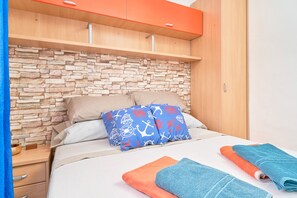 3 quartos, ferros/tábuas de passar roupa, Wi-Fi, roupa de cama