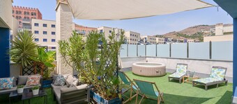 Apartamento 'Ático con Terraza y Jacuzzi Privado' con Vista al Mar, Wi-Fi y Aire Acondicionado