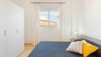 4 slaapkamers, een strijkplank/strijkijzer, wifi, beddengoed