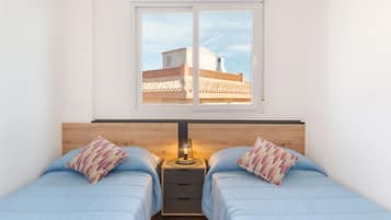 4 habitaciones, tabla de planchar con plancha, wifi y ropa de cama