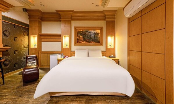 Desk, free WiFi, bed sheets