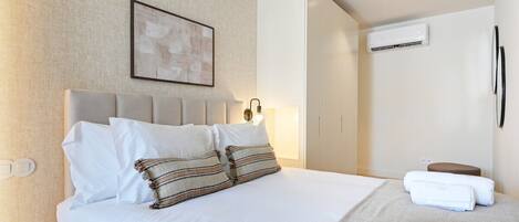 1 bedroom, iron/ironing board, internet, bed sheets