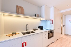 Fridge, microwave, stovetop, dishwasher