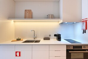 Refrigerador, microondas, parrilla de estufa y lavavajillas 