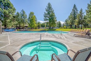 Pool - New Listing! Pineview Getaway | Mt. Bachelor Village Condo Near River Trail (Bend)