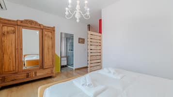 2 Schlafzimmer, Bügeleisen/Bügelbrett