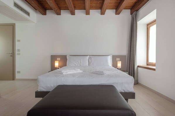 1 chambre, bureau, Wi-Fi, draps fournis