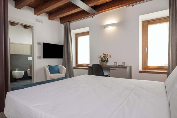 1 slaapkamer, een bureau, wifi, beddengoed