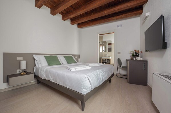 1 bedroom, desk, WiFi, bed sheets