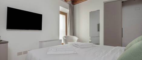 1 bedroom, desk, WiFi, bed sheets