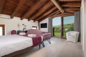 1 bedroom, desk, WiFi, bed sheets