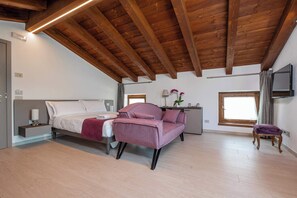 1 quarto, escrivaninha, Wi-Fi, roupa de cama