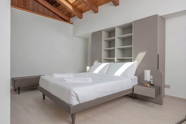 1 quarto, escrivaninha, Wi-Fi, roupa de cama