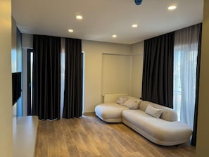 Deluxe Suite, Balcony | Living area