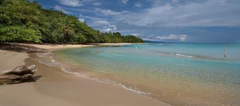 New Pool Villa #7 - 3 Bedrooms, 7 guests, AC, Pool & pond