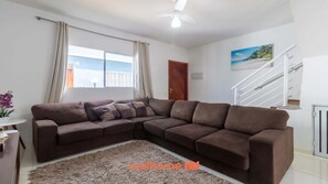 TV - Casa em Itanhaém pé na areia com piscina (Itanhaém)