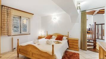 Standard Chalet, Multiple Bedrooms (Rustico la Staleta) | 1 bedroom, bed sheets