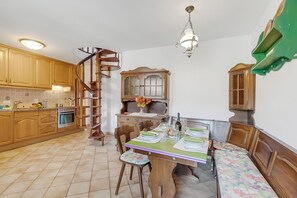 Standard Chalet, Multiple Bedrooms (Rustico la Staleta) | Dining - Rustico la Staleta (Gambarogno)
