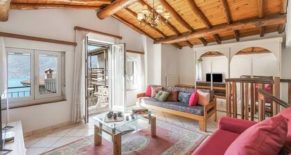 Rustico la Staleta With Balcony & Lake Views
