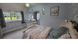 Unclassified image, 3 of 54, button - The Lodge and Gardener's Cottage at Historic Fairfield Court (Fairfield)