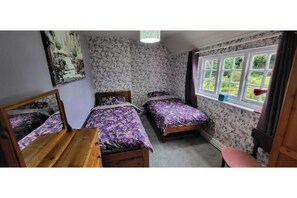2 chambres, fer et planche à repasser, lit parapluie, Wi-Fi gratuit