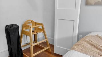 3 bedrooms, desk, iron/ironing board, travel crib