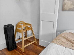 3 bedrooms, iron/ironing board, travel crib, free WiFi