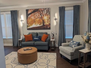 TV, offices - Serenity Cottage in historic Thomasville, GA (Thomasville)