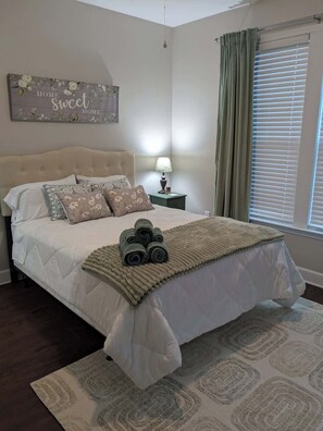 3 bedrooms, iron/ironing board, WiFi, bed sheets