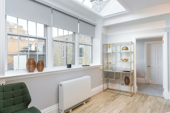 Deluxe Apartment, 3 Bedrooms | Living area