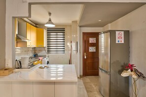 冰箱、微波炉、烤箱、炉灶