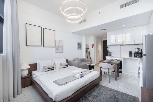 Iron/ironing board, WiFi, bed sheets