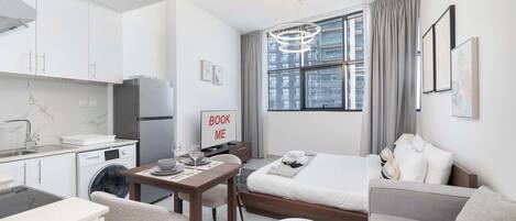 Iron/ironing board, WiFi, bed sheets