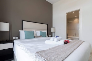 1 bedroom, desk, iron/ironing board, WiFi