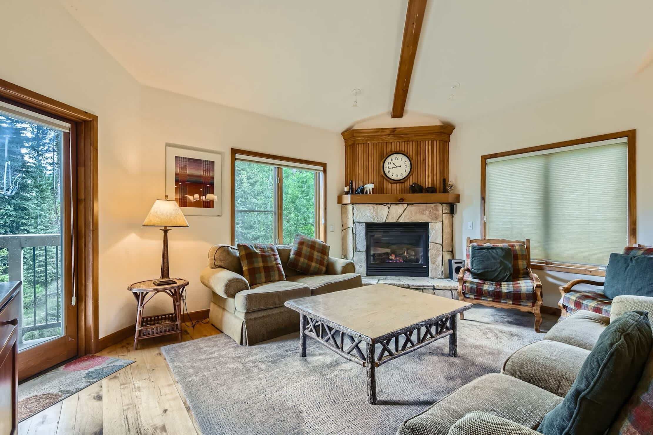 TV, fireplace, offices