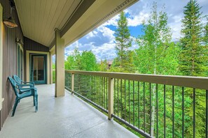 Terrace/patio - 3BR Ski In Penthouse, Steps to Snowflake Lift! (Breckenridge)