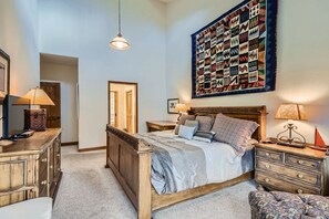 3 bedrooms, desk, iron/ironing board, WiFi