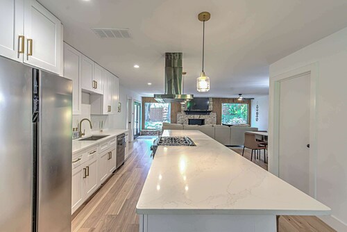 South Austin 4BR for 9 Near Greenbelt & SoCo