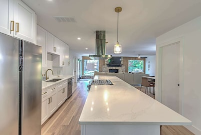 South Austin 4BR for 9 Near Greenbelt & SoCo