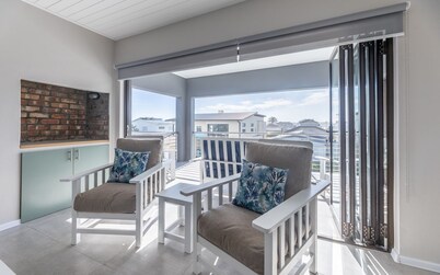 Modern 2-Bedroom Apartment with Stunning Sea Views – Steps from the Beach