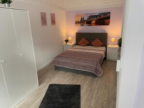 2 bedrooms, iron/ironing board, WiFi, bed sheets