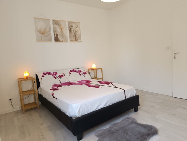 1 bedroom, travel cot, WiFi, bed sheets