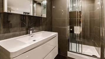Shower, towels