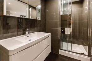 Shower, towels