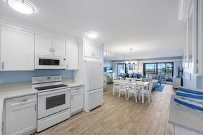 Fridge, microwave, oven, stovetop - Marina Villa 705- Brand New To Rental Program (Captiva)