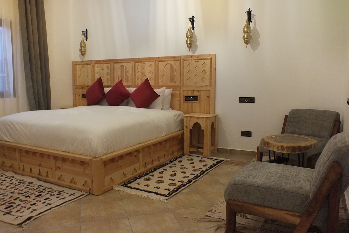 Double Room, Mountain View | Wi-fi percuma, cadar katil
