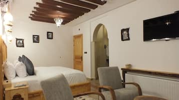 Habitación Confort con 1 cama matrimonial o 2 individuales, baño privado, vista a la montaña | Wifi gratis y ropa de cama