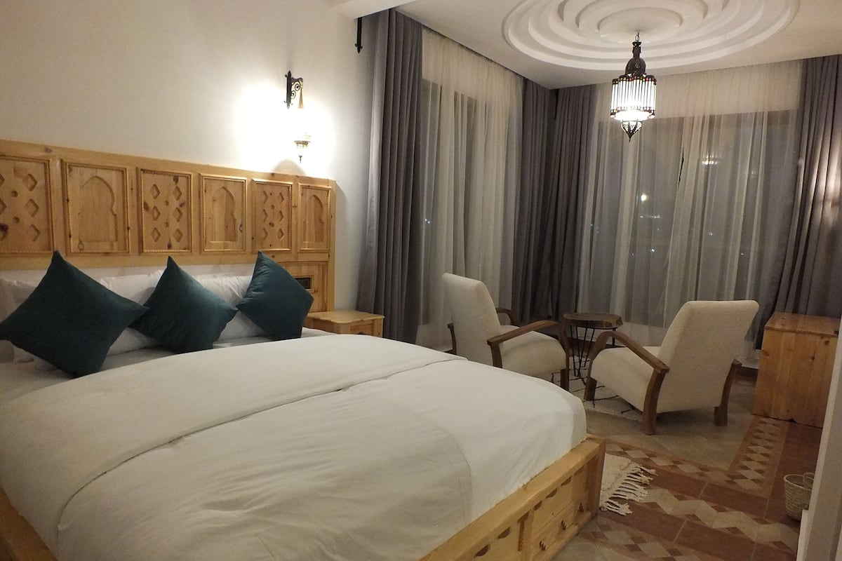 Phòng đôi hoặc 2 giường đơn tiện nghi đơn giản, phòng tắm riêng, quang cảnh núi | Truy cập Internet không dây miễn phí, bộ trải giường 