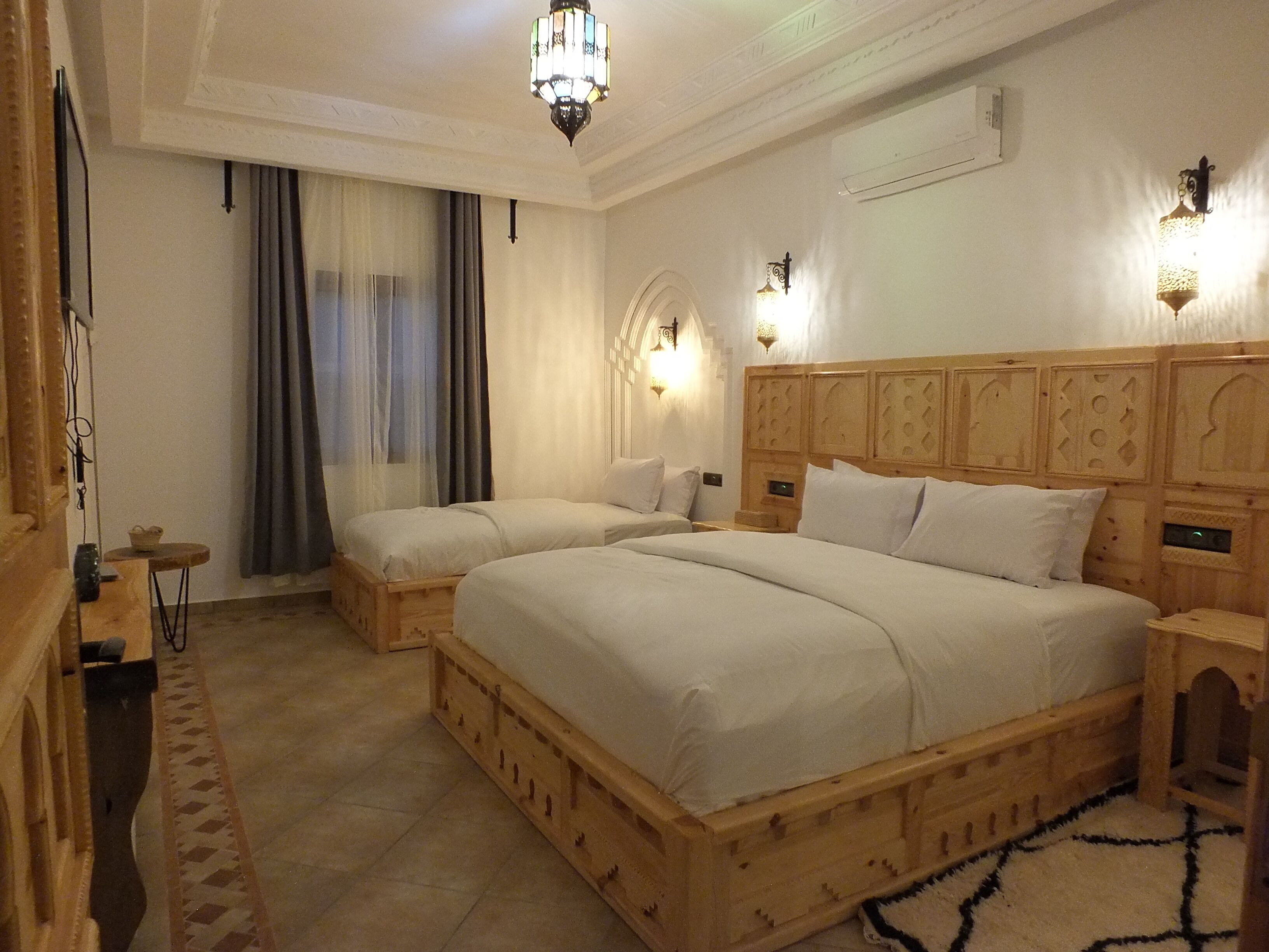 Chambre Confort Double ou avec lits jumeaux, salle de bains privée, vue montagne | Wi-Fi gratuit, draps fournis